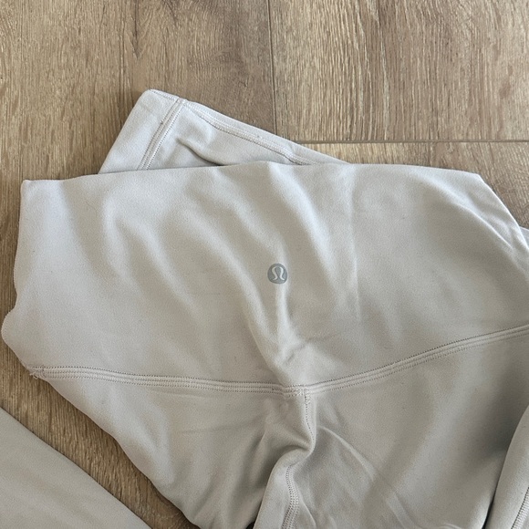 Light Gray High-Waisted Leggings - Picture 2 of 4